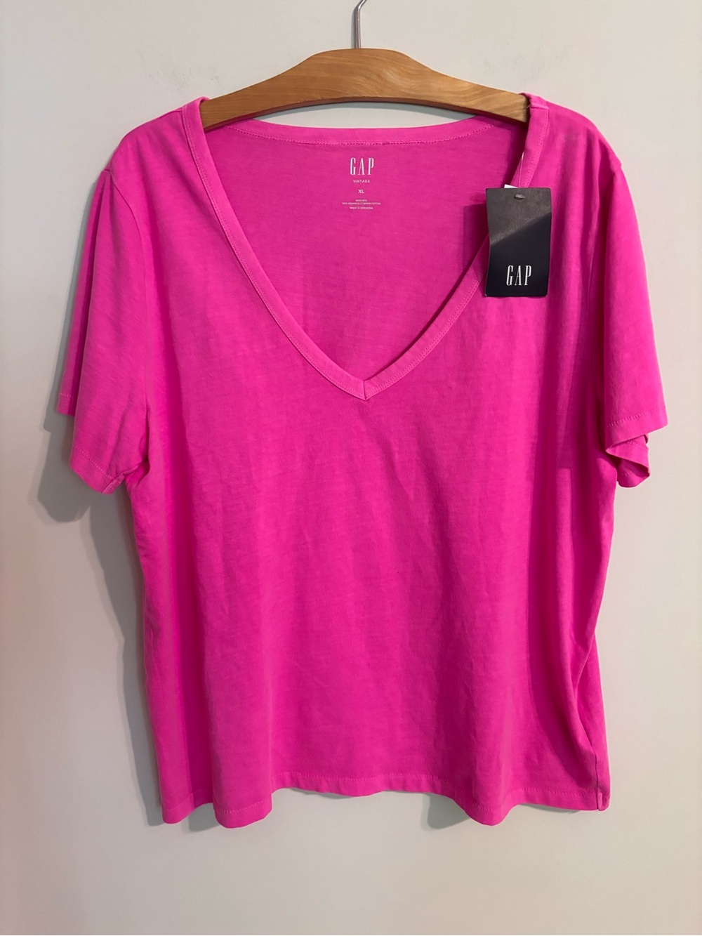 Gap NWT pink vintage Vneck Tshirt